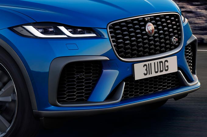 Detalhe das entradas de ar de um Jaguar F-PACE SVR